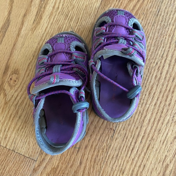 Toddler New Balance Sandals (size 6-6.5 US size 6 UK) - Picture 7 of 7